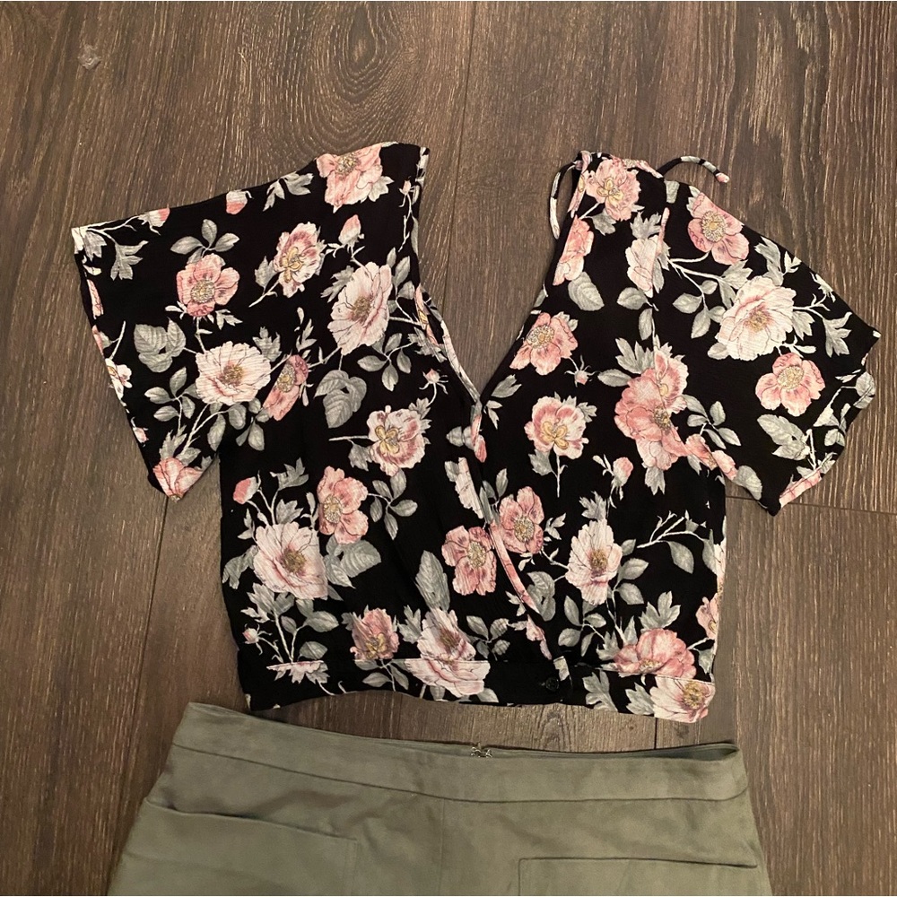 Floral blouse - Picture 3 of 4